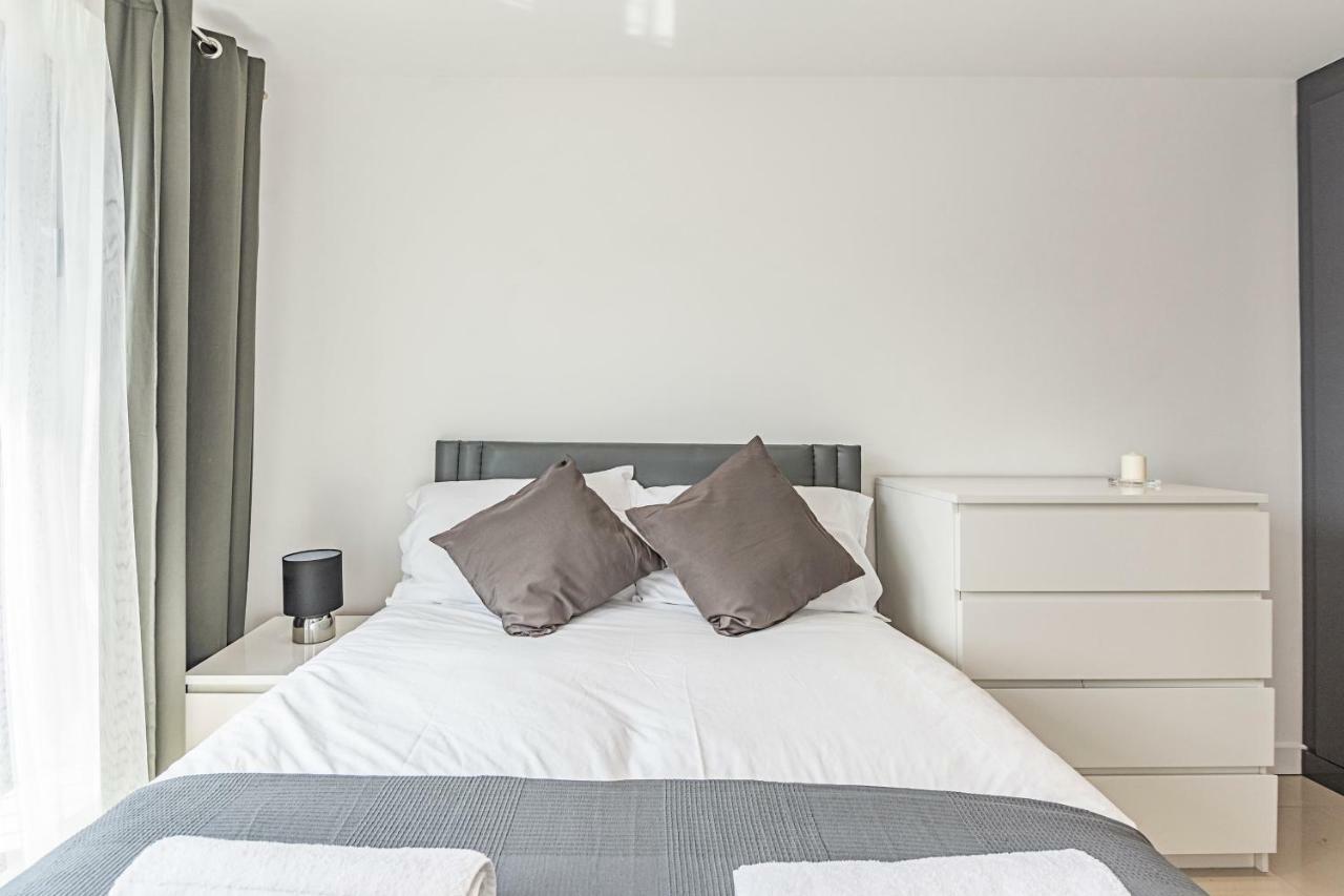 Modern Apartment Canary Wharf ลอนดอน ภายนอก รูปภาพ
